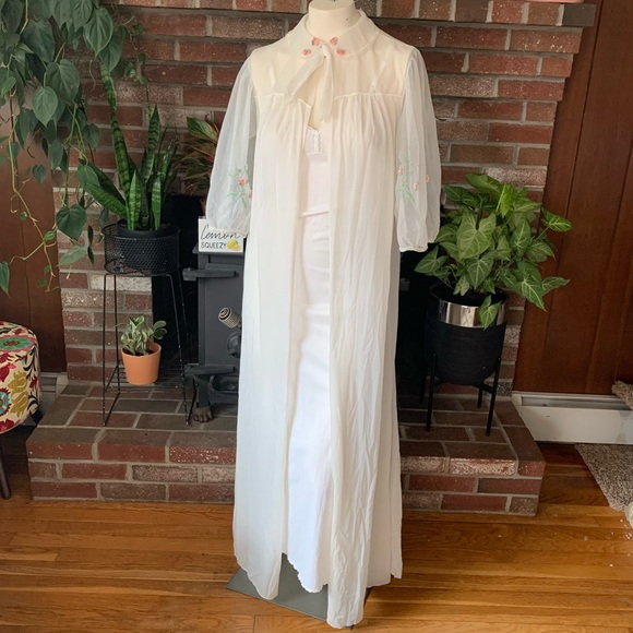 Vtg Vanity Fair sheer peignoir dressing gown - Picture 6 of 7